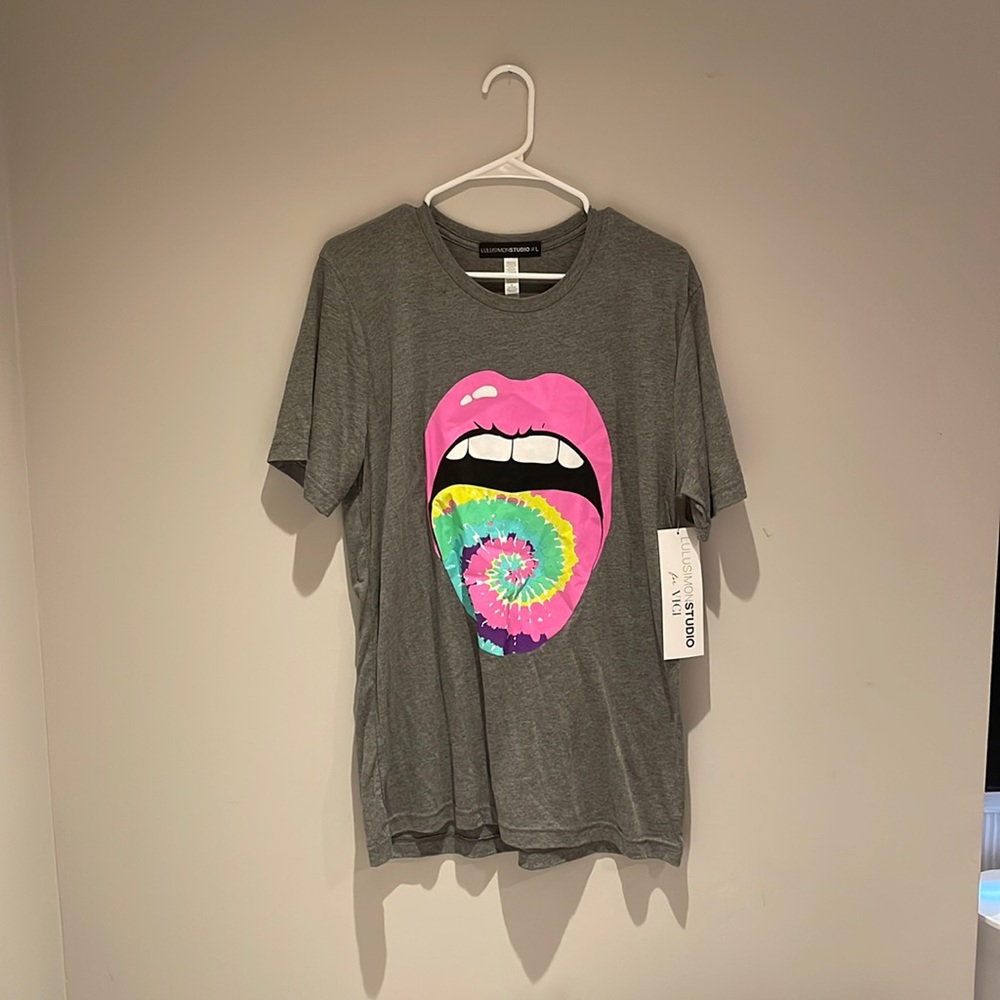 Grey t shirt
